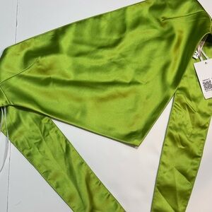 Strapless crop top in the shape of a triangle to tie at the back, green color